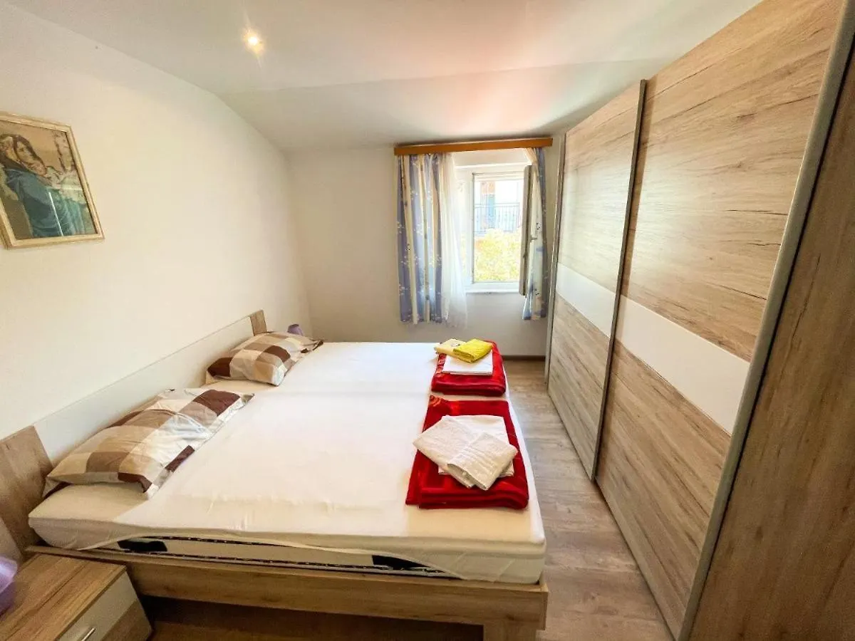 2 Bedrooms Apartment With Sea View Furnished Terrace And Wifi At Ядраново