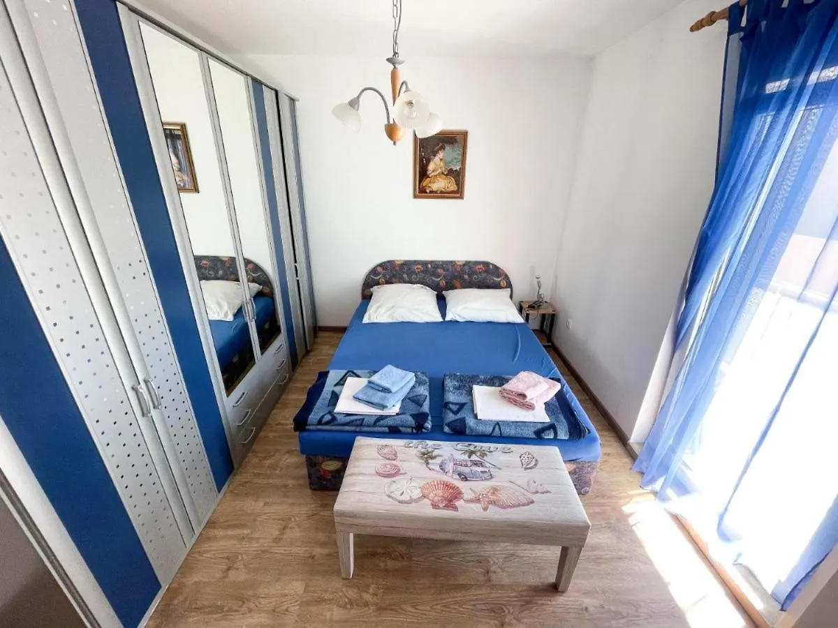 2 Bedrooms Apartment With Sea View Furnished Terrace And Wifi At Jadranovo Chorwacja
